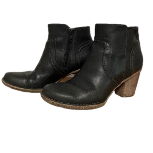 Clarks ladies Carleta Paris black leather ankle boots with size zip size 8.5 - Picture 2 of 14